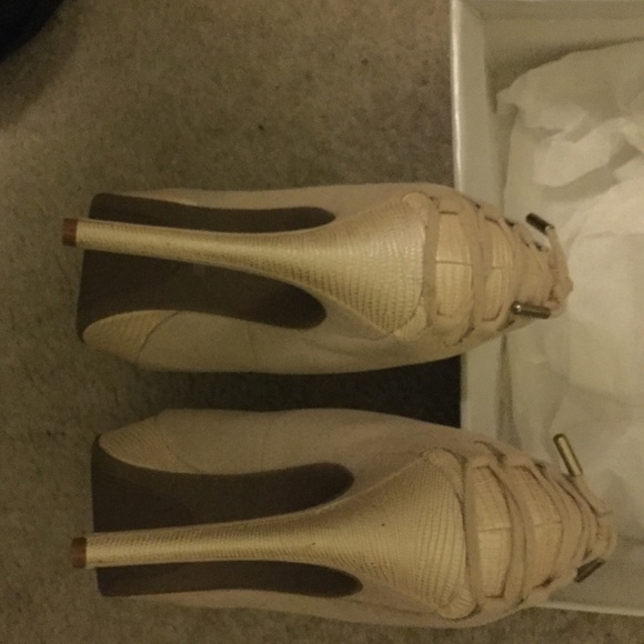 Ivory Color Heels - Picture 5 of 5